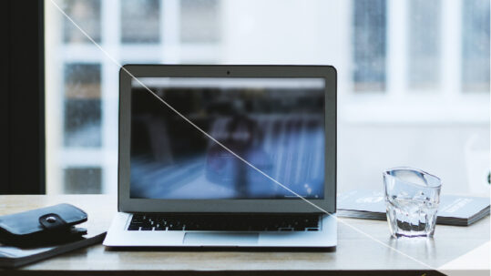 directivo liderando un proceso de transformación empresarial