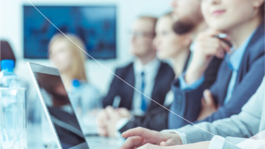 Interim manager gestionando una crisis empresarial causada por problemas en el accionariado